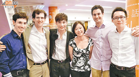 王梓軒（左三）與一班國際級的音樂人合力演出。
