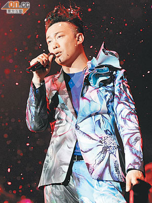 陳奕迅在台灣金曲獎將與周杰倫拗手瓜。（資料圖片）