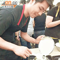 蕭家浩指自己平時只係識煮麵同煎蛋，整蛋糕係大挑戰。