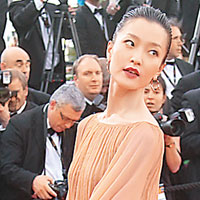 中國著名女模杜鵑飄逸長裙似嫦娥。