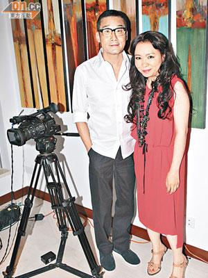 梁家輝接受陳海琪的節目訪問。