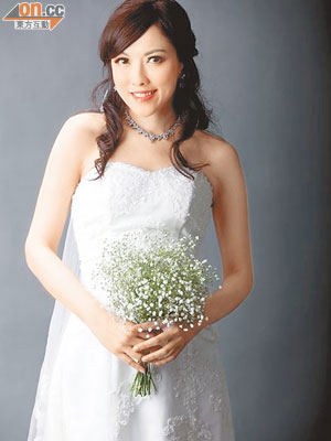 江芷妮今日舉行婚禮，心情緊張，並展示結婚請柬。