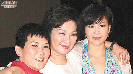 左起：陳潔靈、劉雅麗、蘇玉華再聚首演《春天》。
