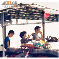 王力宏連日來在西貢魚排開工。