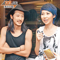 莊思敏與男模劉智偉做「貓步教官」。