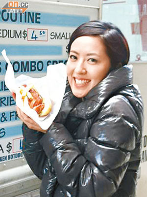 唐詩詠大讚加拿大的熱狗比香港的好食。