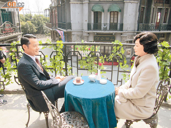 黃智賢與陳玉蓮在《名》劇中有感情線。