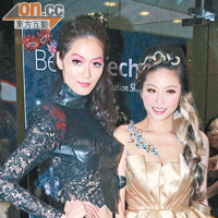 林莉（左）慶祝陳妙瑛創校12年。