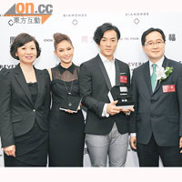 左起：FOREVERMARK銷售及營運總監Lavin Lam、昆凌、鄭伊健與周大福執行董事孫志強合照。
