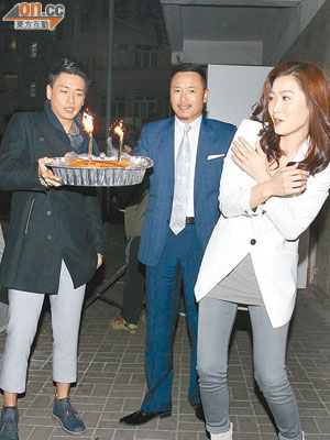 黃宗澤昨日32歲生日，苗僑偉送上馬拉糕蛋糕，但周麗淇被煙花蠟燭嚇親。