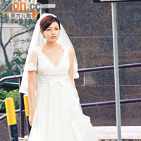 妍希曾穿上婚紗拍戲，未知何時才真的披嫁衣做個幸福少奶？