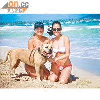Jocelyn（右）與妹妹帶埋愛犬到沙灘玩。