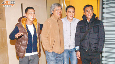 張家輝（左起）、導演陳木勝、劉青雲和古天樂前晚收工後開餐。