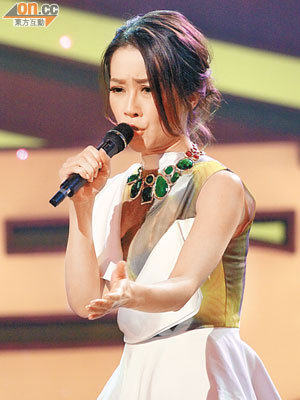 關心妍剛宣布不再出席頒獎禮，前晚便獻唱《白費》。