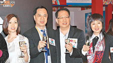 右起：梅小青、劉家豪、何麗全同出席記招。