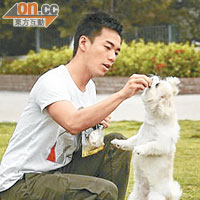 愛犬之人Cyrus曾飼養一頭北京狗。