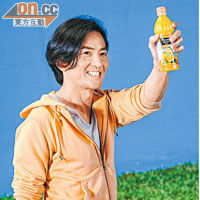 伊健取代陳奕迅，拍攝果汁廣告。