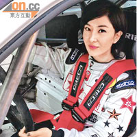 Yumiko去年曾意外受傷，她表示已完全康復，寄望將來可以買dream car。