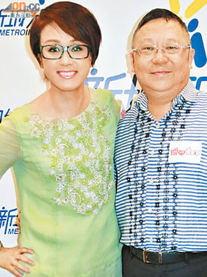 蓋鳴暉與李居明昨到電台宣傳。