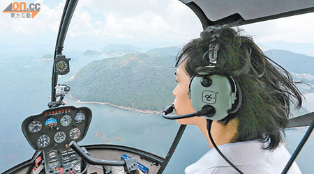 趙式芝駕直升機到長洲探訪長者，事前已做足程序通知民航處。