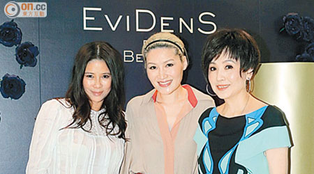 品牌CEO Helen Ma（中）與霍陳琪琪（右）、榮文蔚（左）等賓客分享扮靚心得。