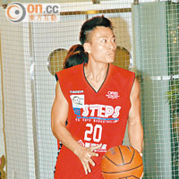陳志健於「TVB盃籃球賽」對決時，打爆阿感鼻樑。