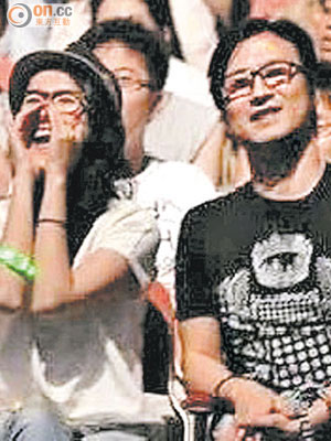 早前子怡不避嫌與汪峰來港欣賞陳奕迅演唱會。