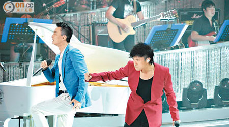 基仔（右）與內地歌手李泉被指為「拳擊組合」。