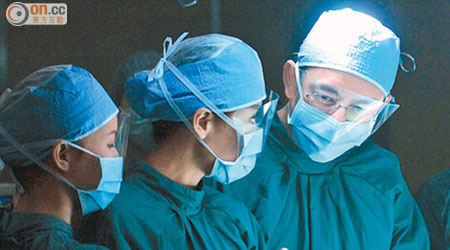 吳啟華加入《On Call Ⅱ》醫生行列，拍手術場面難不倒他。