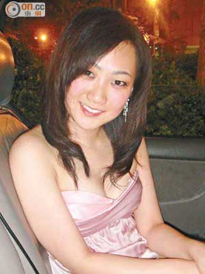 李雲迪女友田霏經常穿低胸裙，一副「戰鬥格」夜蒲。