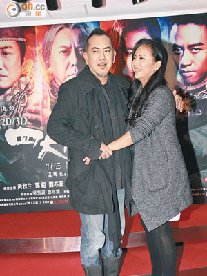 黃秋生與拍檔鄧萃雯一起出席首映。