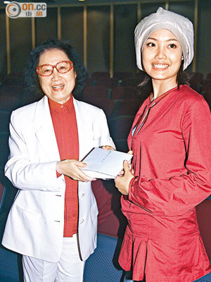祖兒演出《魂魄唔齊》，曾往廣州向紅線女討教。