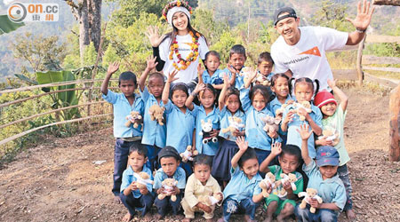 陳建州和老婆范瑋琪前往尼泊爾探望貧童。