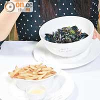 Moules a la marinière with creme $408<br>法國南青口伴以葱蒜、百里香調味的白酒汁