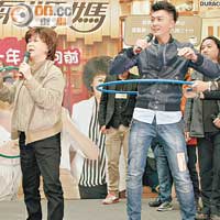 王浩信、朱咪咪現場表演呼拉圈。