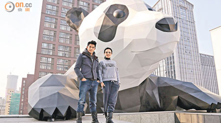劉嘉玲、郭富城看到巨型熊貓裝置不禁嘩然！