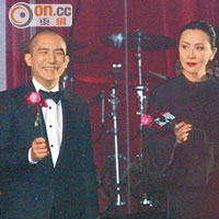 梁朝偉亦有在梅艷芳的紀念騷上唱歌悼念阿梅。