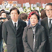 吳雨（左起）、陳淑芬、何麗全（右）等組成的治喪委員會昨會傳媒。