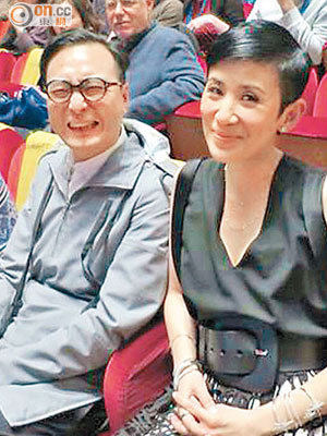 吳君如（右）與鄒凱光（左）出席電影節的活動。