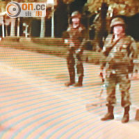 譚耀文提供拍攝電視播出軍人駐守的情況。