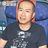 林小明也有乘機赴京。