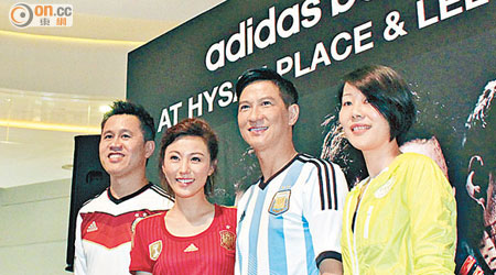 家輝、心悠、adidas香港區董事總經理Adrian（左）及希慎興業有限公司商舖租務總經理Kitty Choy（右）合照留念。
