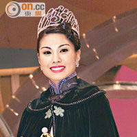 廖碧兒是2001年國際華裔小姐冠軍，身材健美的她穿上泳衣凸顯體態美。