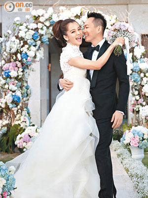 徐若瑄與老公李雲峰昨日在峇里完婚，恩愛之情溢於言表。