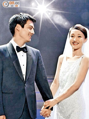 內地女星周迅和男友高聖遠昨晚在杭州公益晚會中宣布婚訊。