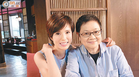 李若彤（左）