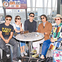 右起：汪明荃、劉松仁、張國強、岑麗香與方力申同飛台灣拍劇。