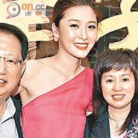 周麗淇多謝劉家豪和梅小青給她演出機會。