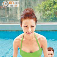 (12)蔡曉瑩雖然只有33吋上圍，但穿上泳衣卻很有睇頭。