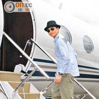 Chilam坐私人飛機到馬國。